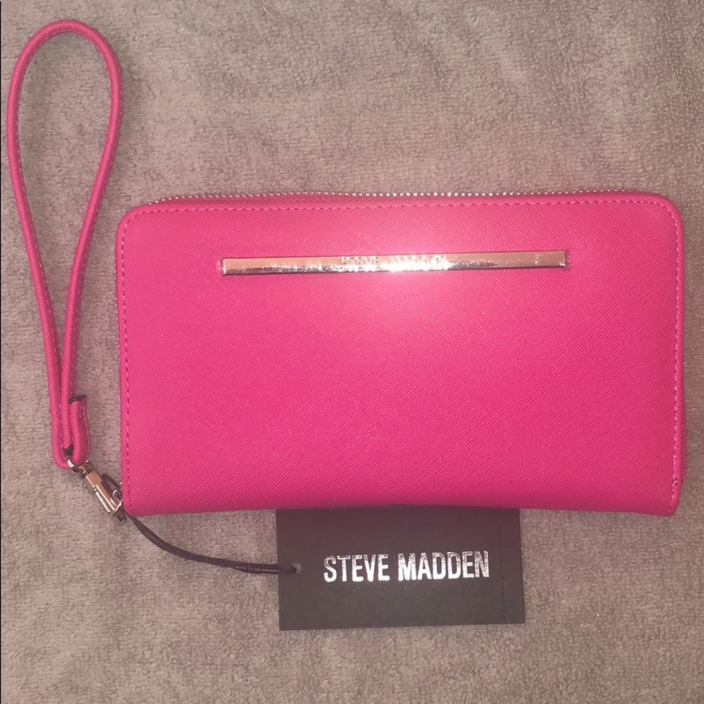 Steve Madden Pink Wristlet BZippy
